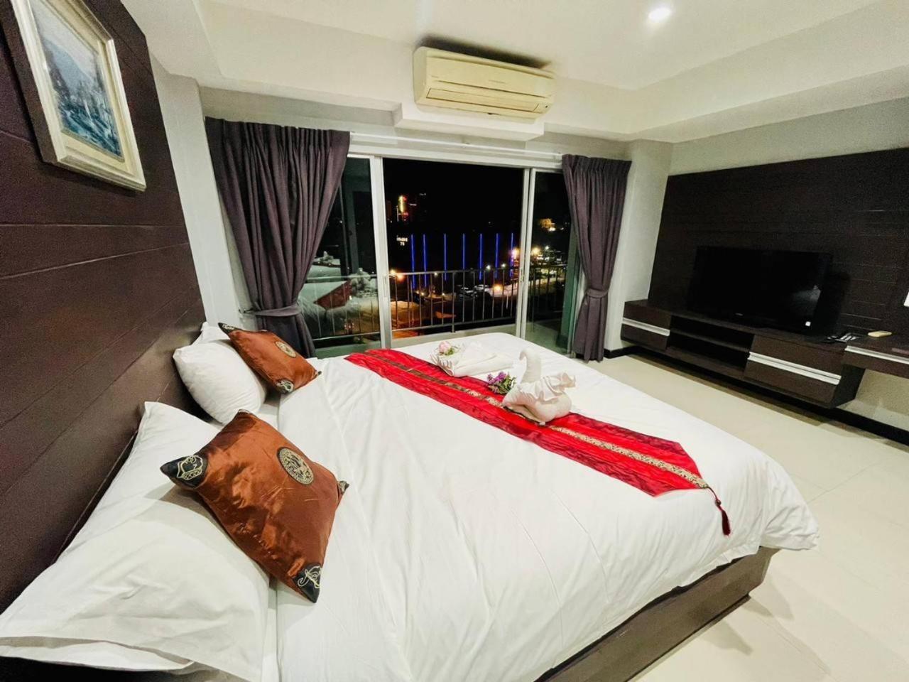 Valhalla Pattaya Hotel Jomtien Beach Exterior photo